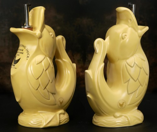 'Ay Up' The Giggling Duck Oatcake Gin 70cl 40abv ( Moonstone Glaze ) UK Sale Only